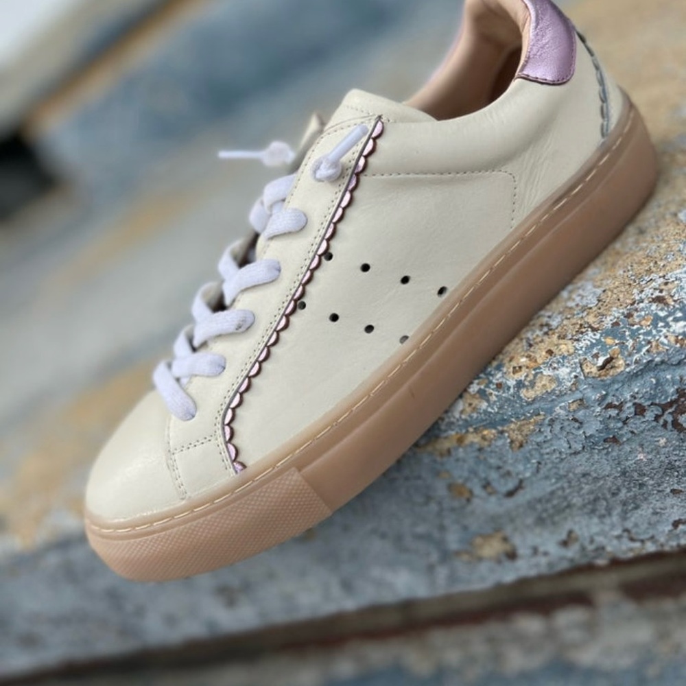 Cream Leather Women's Platform Sneakers with Pink Accent